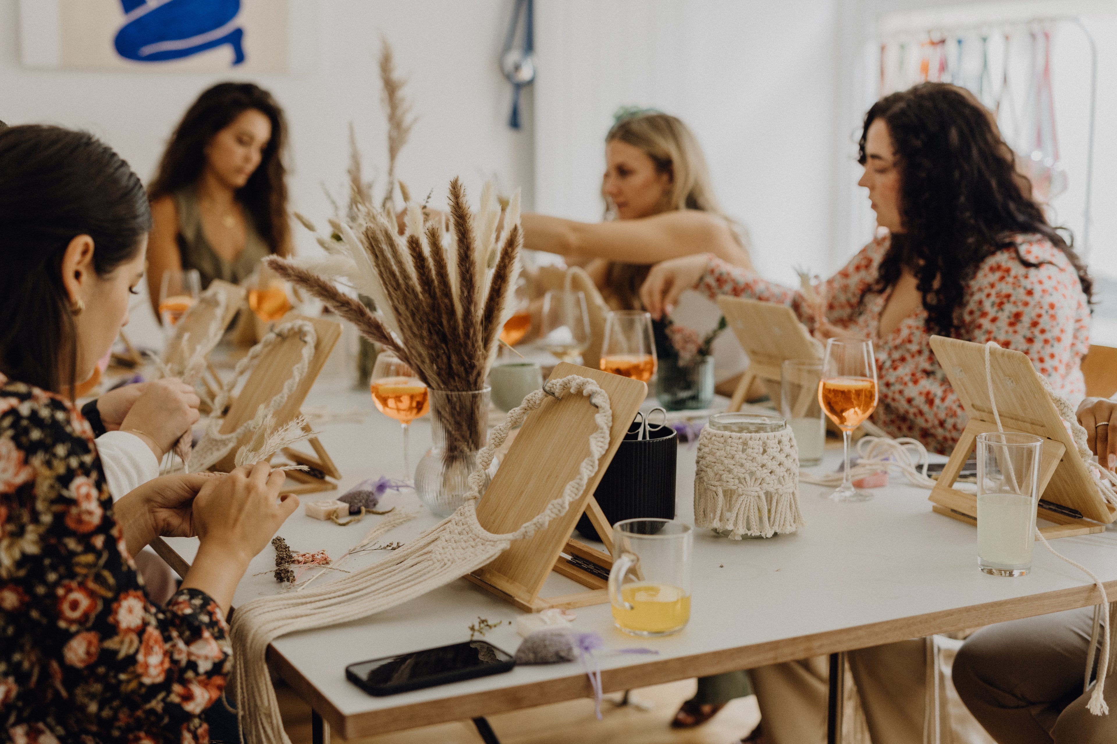 Makramee Workshop Kranz mit Trockenblumen auf Mallorca