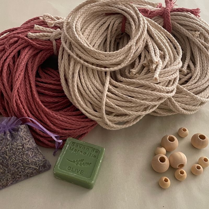 DIY Makramee Set Girlande Garn und Holzperlen, Lavendel und Seife