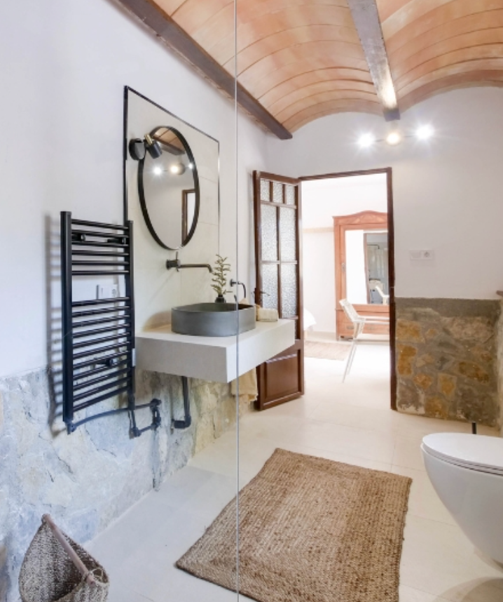 Modernes Bad in Retreat Hotel auf Mallorca, Finca Zenara