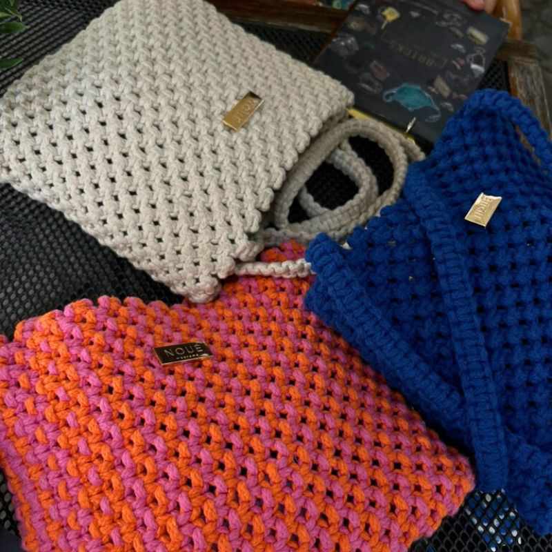 Makramee Tasche La Ciotat in creme, blau und pink-orange