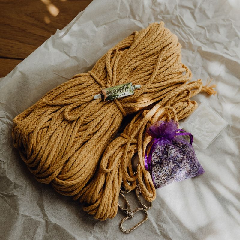 DIY Makramee Set für Tasche Biot, Inhalt: Garn, Lavendel, Materialien